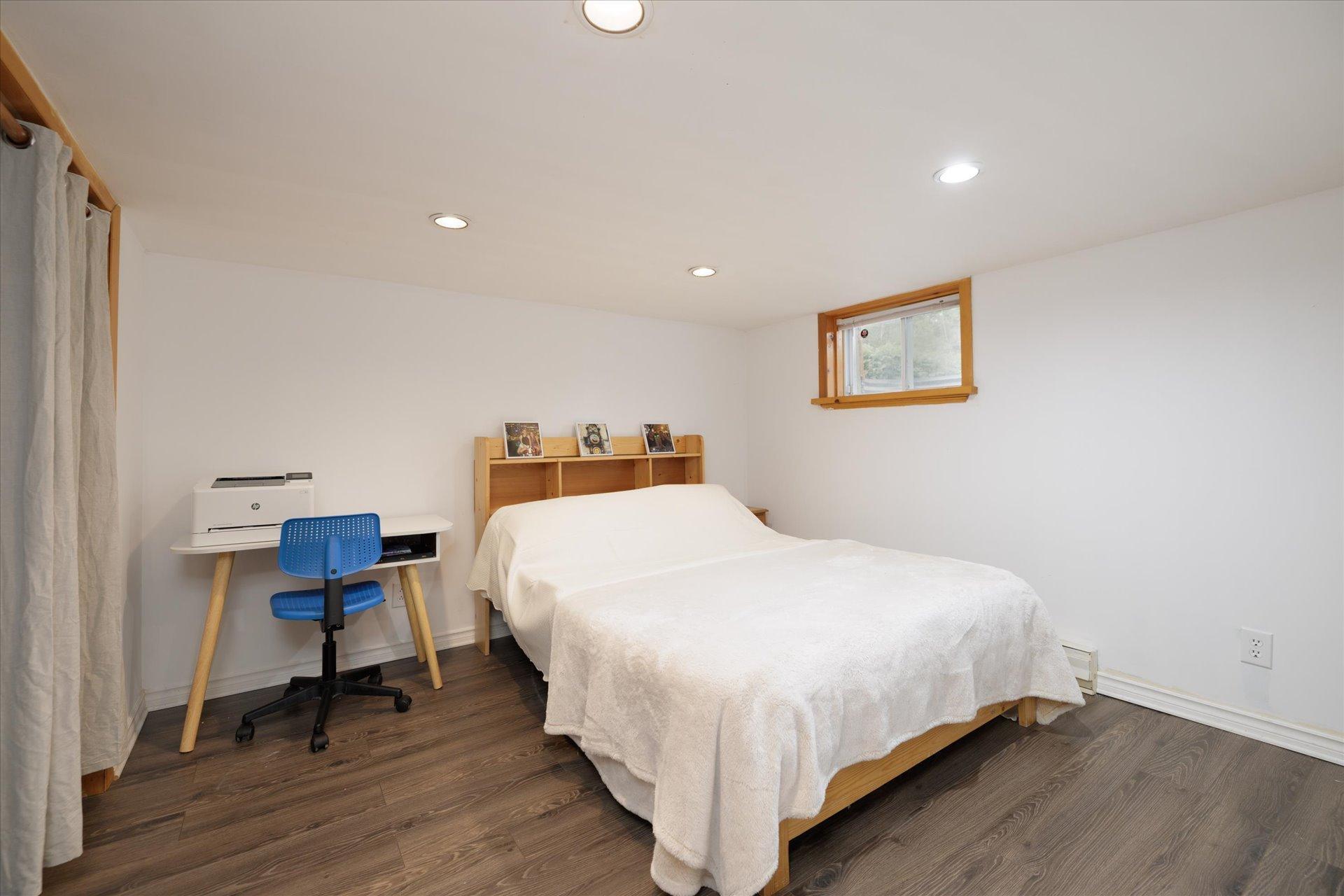 









104


Av. Victoria

,
Pointe-Claire,




QC
H9S4S7

