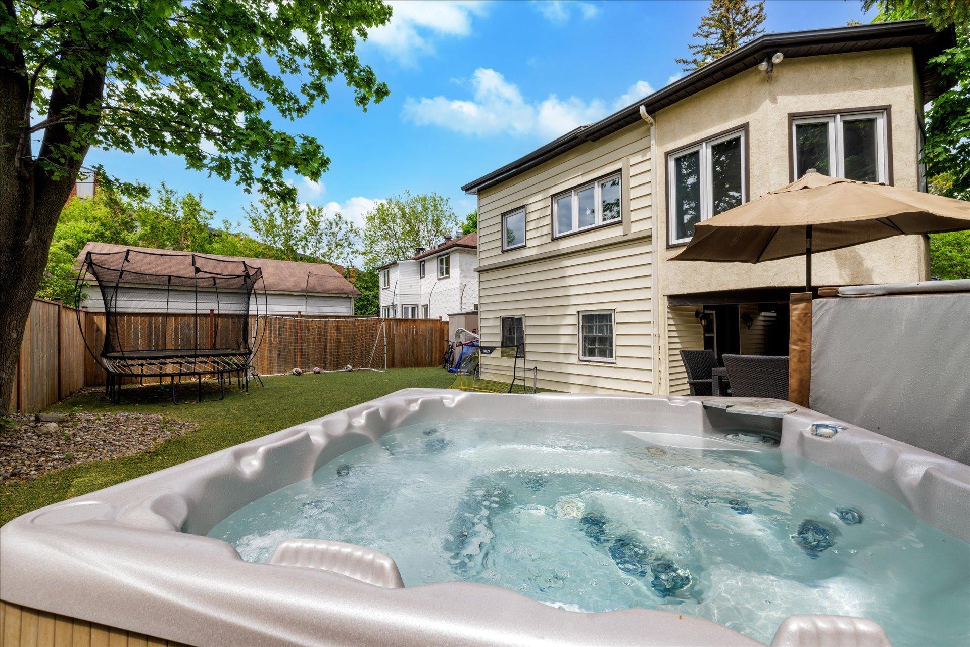 









104


Av. Victoria

,
Pointe-Claire,




QC
H9S4S7

