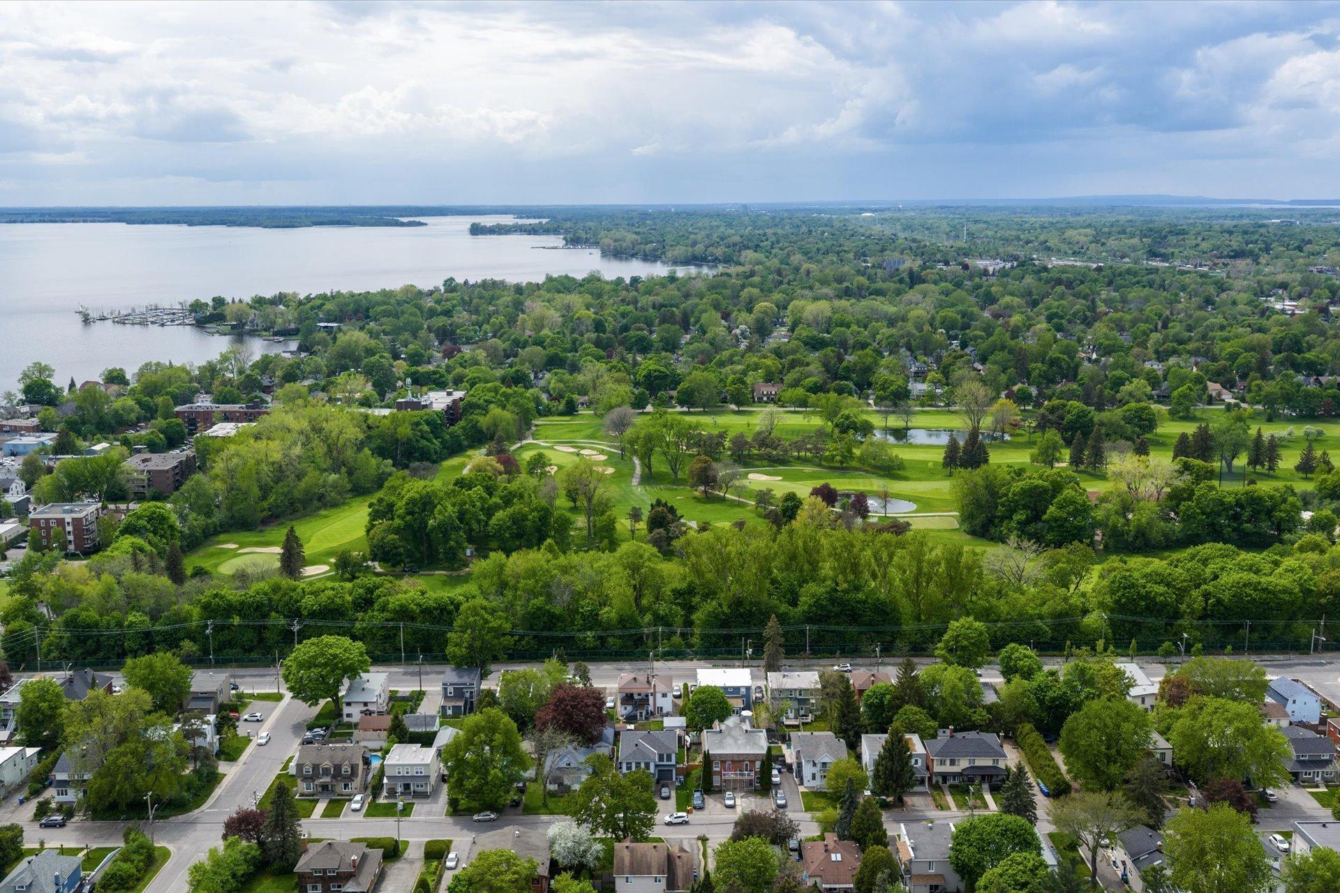 









104


Av. Victoria

,
Pointe-Claire,




QC
H9S4S7

