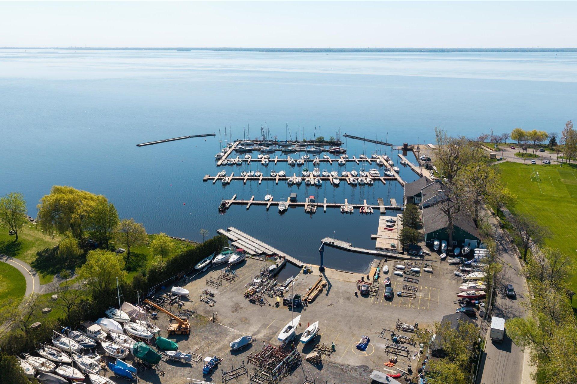 









104


Av. Victoria

,
Pointe-Claire,




QC
H9S4S7

