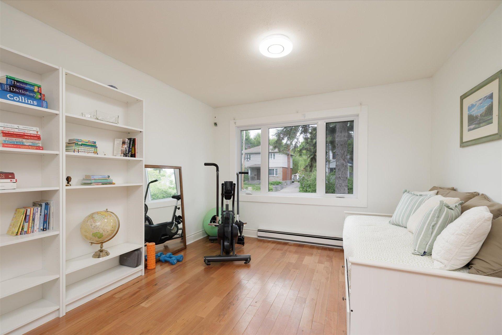 









104


Av. Victoria

,
Pointe-Claire,




QC
H9S4S7

