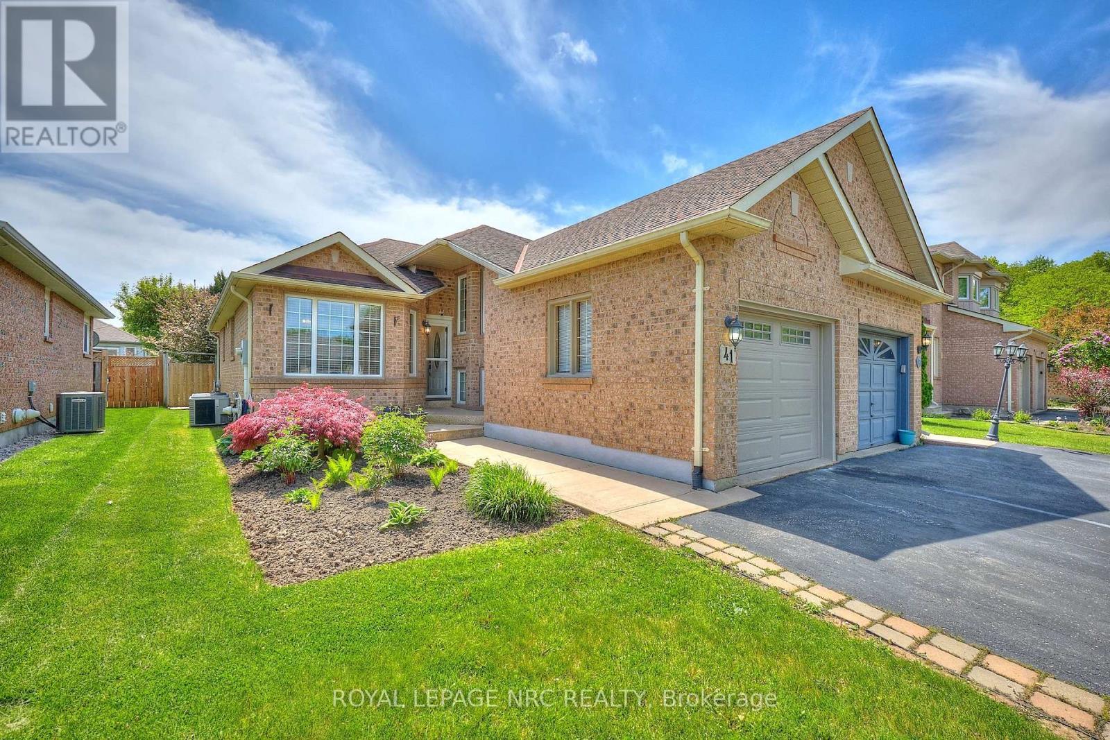 












41 JACKSON COURT W

,
Welland (N. Welland),




Ontario
L3C7G2

