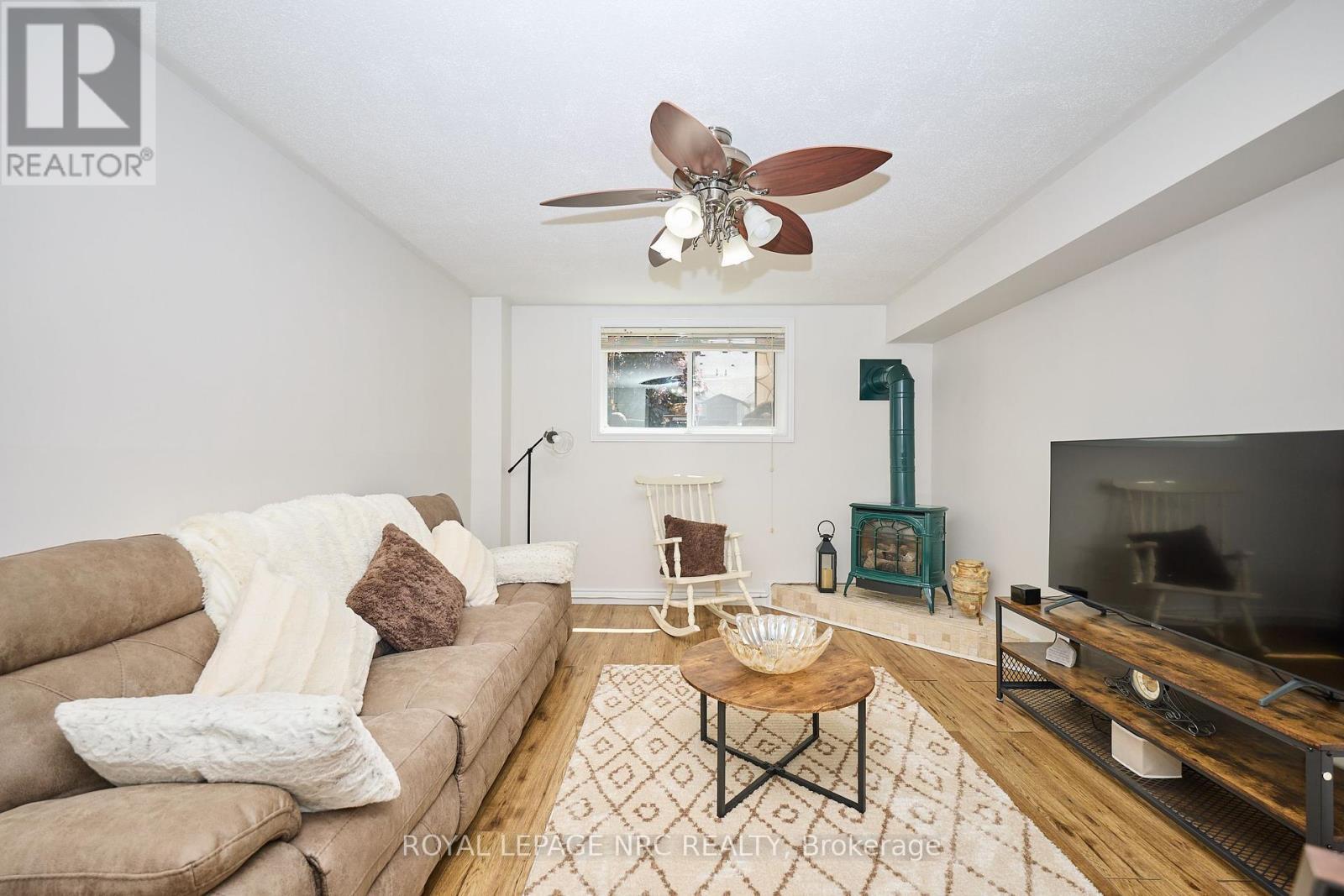 












41 JACKSON COURT W

,
Welland (N. Welland),




Ontario
L3C7G2

