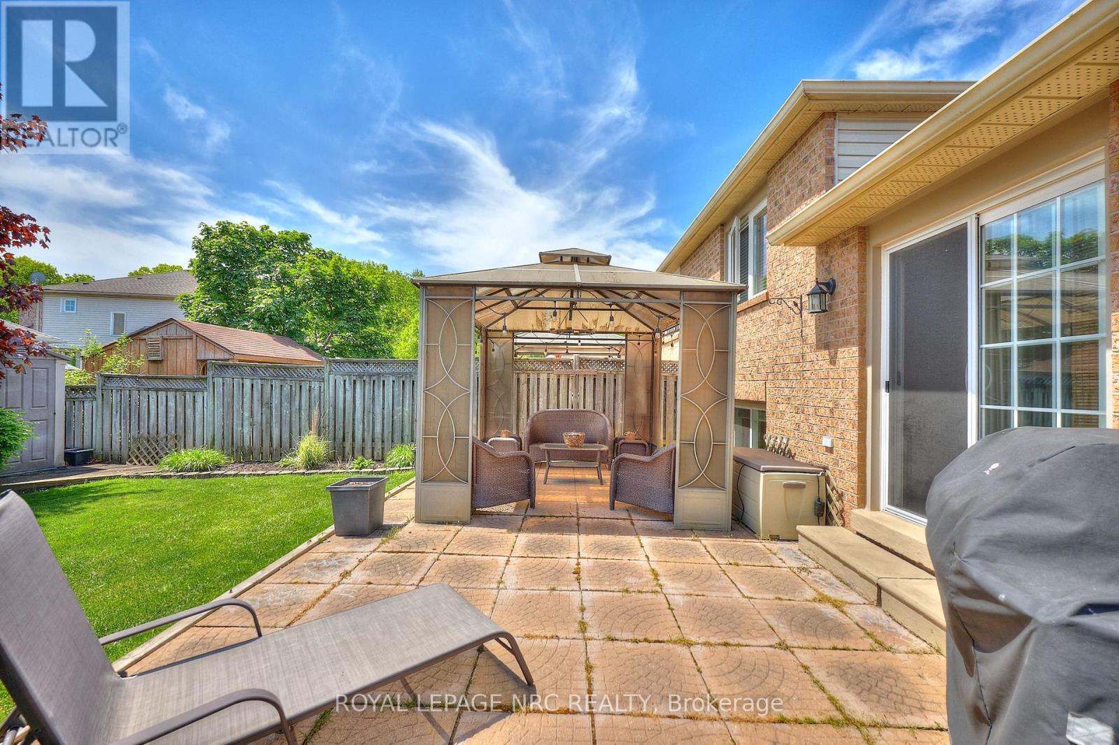 












41 JACKSON COURT W

,
Welland (N. Welland),




Ontario
L3C7G2


