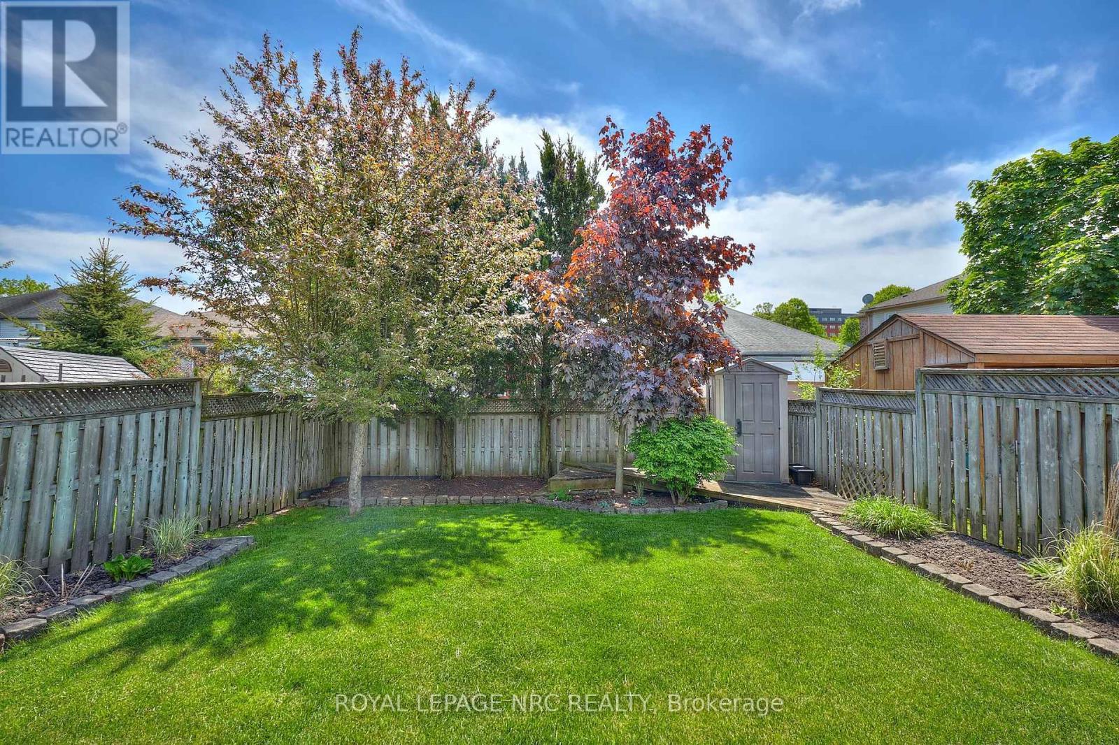 












41 JACKSON COURT W

,
Welland (N. Welland),




Ontario
L3C7G2

