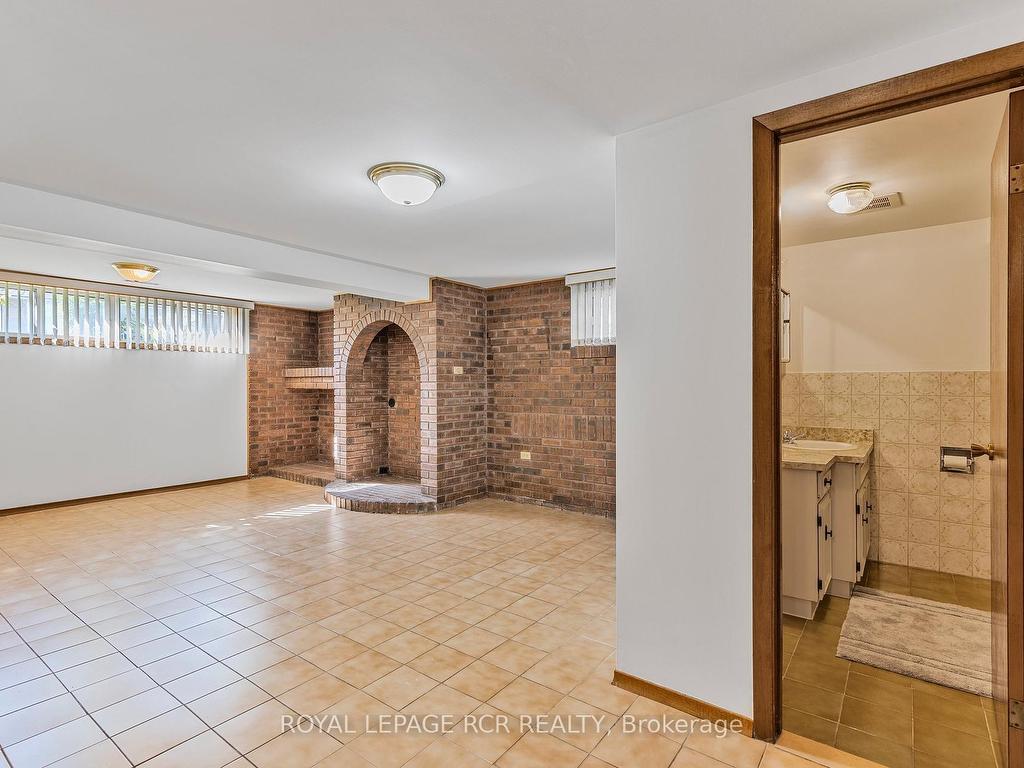 









26


Ludstone

Drive,
Toronto,




ON
M9R 2H9

