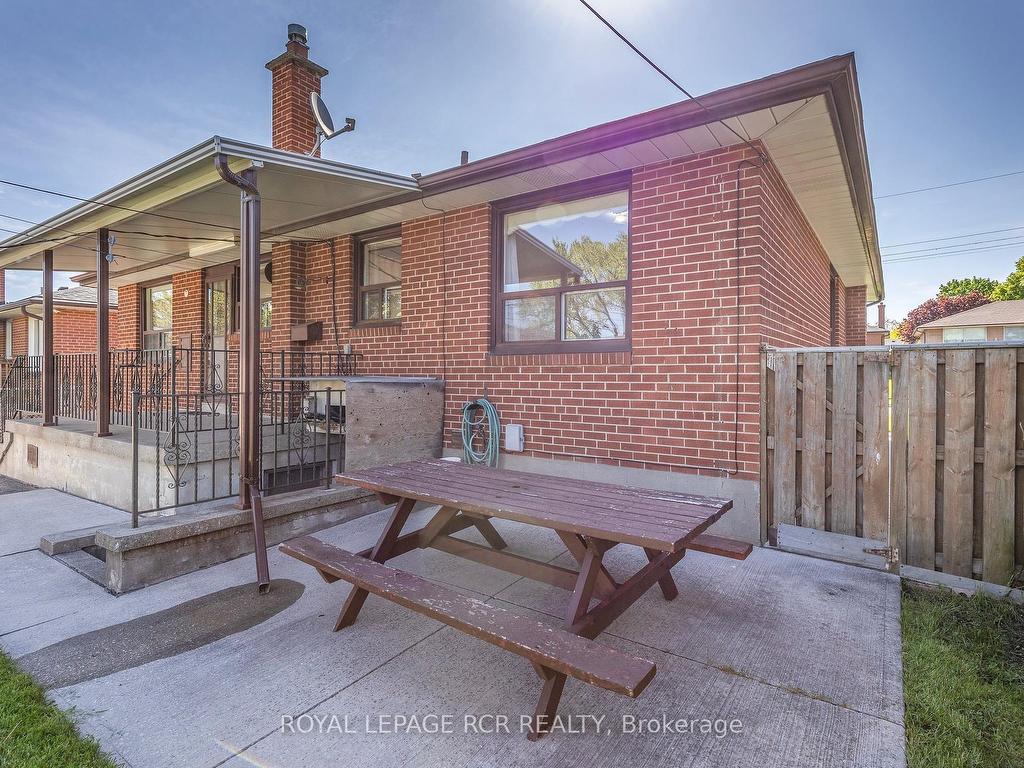 









26


Ludstone

Drive,
Toronto,




ON
M9R 2H9


