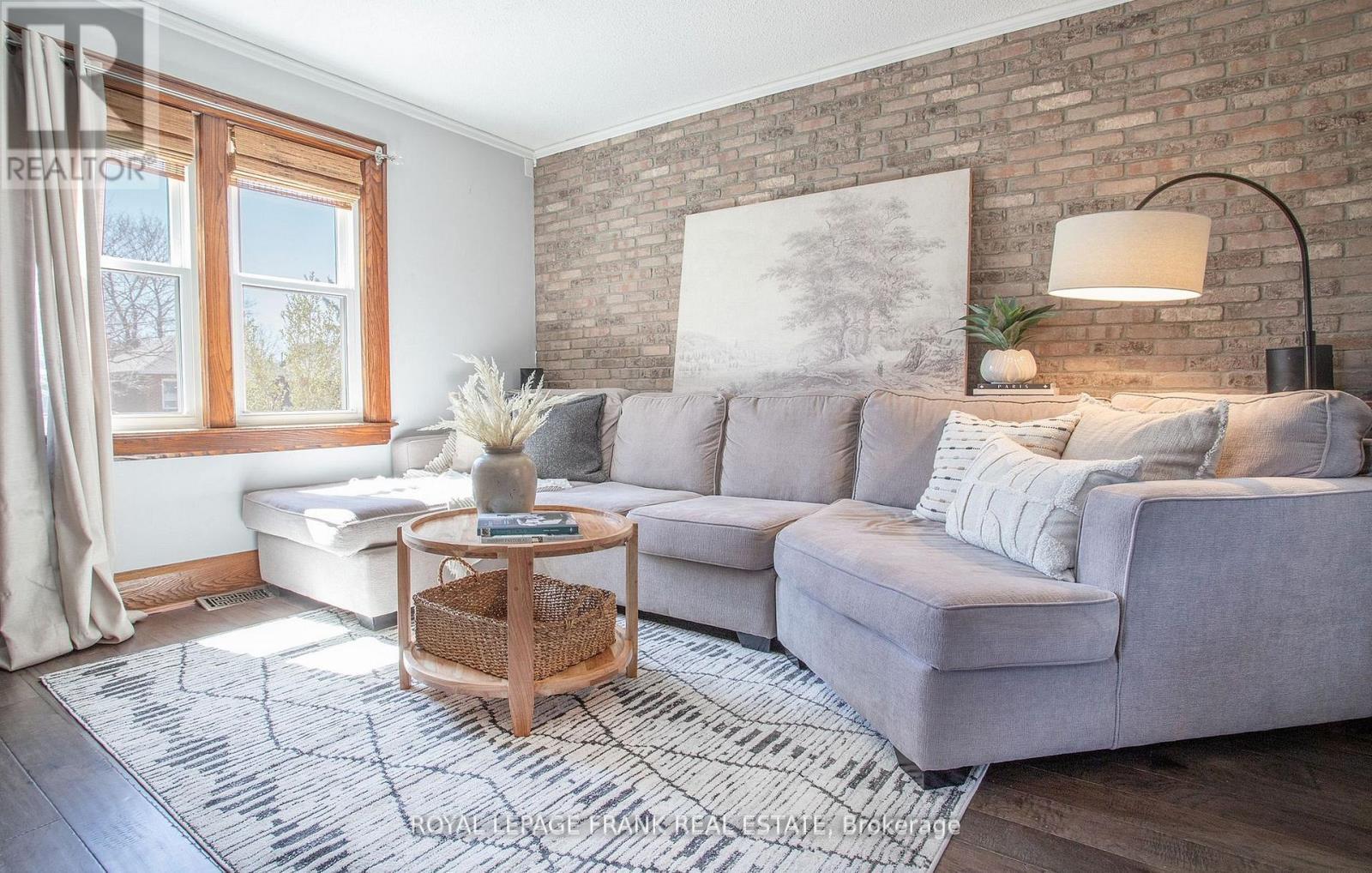












104 MCLAUGHLIN BOULEVARD

,
Oshawa (O'Neill),




Ontario
L1G2P3

