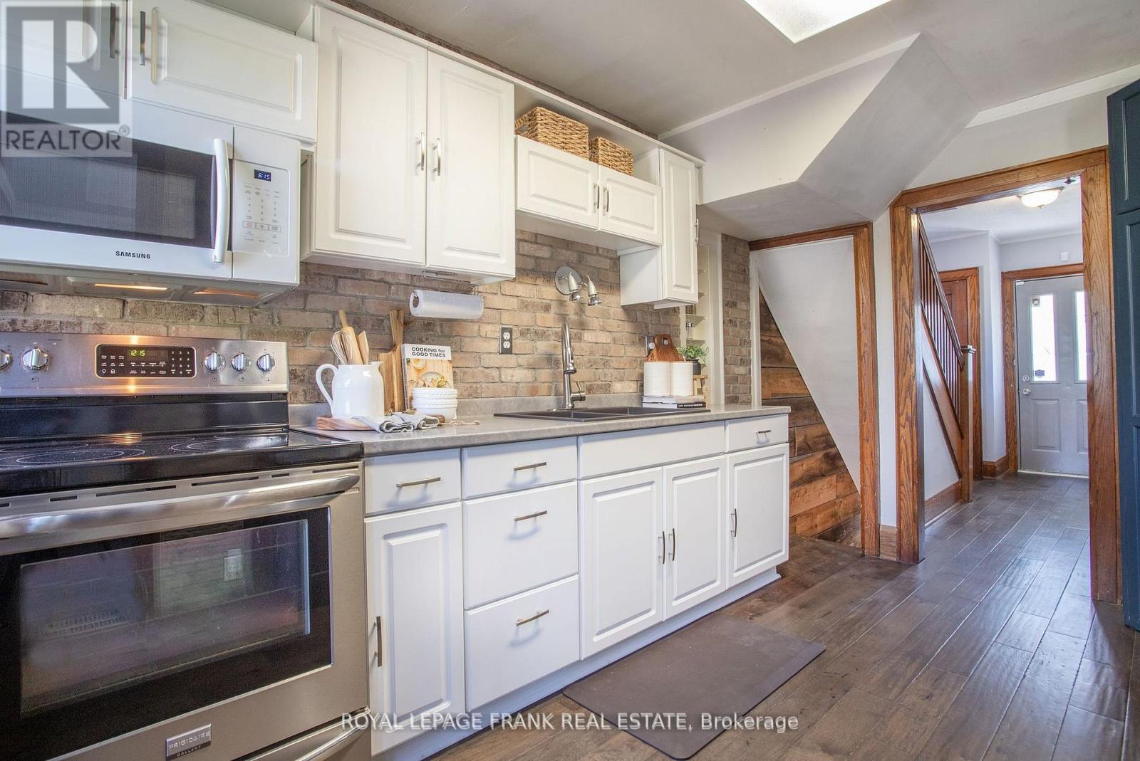 












104 MCLAUGHLIN BOULEVARD

,
Oshawa (O'Neill),




Ontario
L1G2P3

