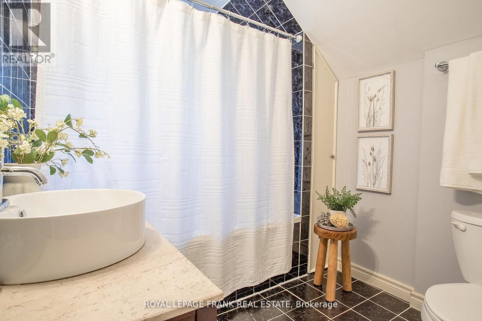 












104 MCLAUGHLIN BOULEVARD

,
Oshawa (O'Neill),




Ontario
L1G2P3

