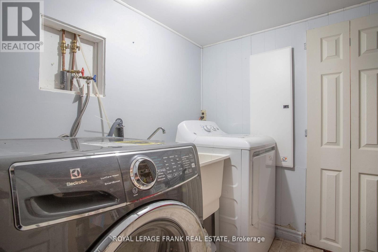 












104 MCLAUGHLIN BOULEVARD

,
Oshawa (O'Neill),




Ontario
L1G2P3

