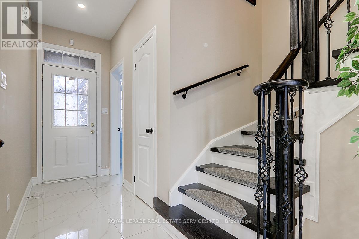 












17 VENTURE AVENUE

,
Richmond Hill,




Ontario
L4S2P2


