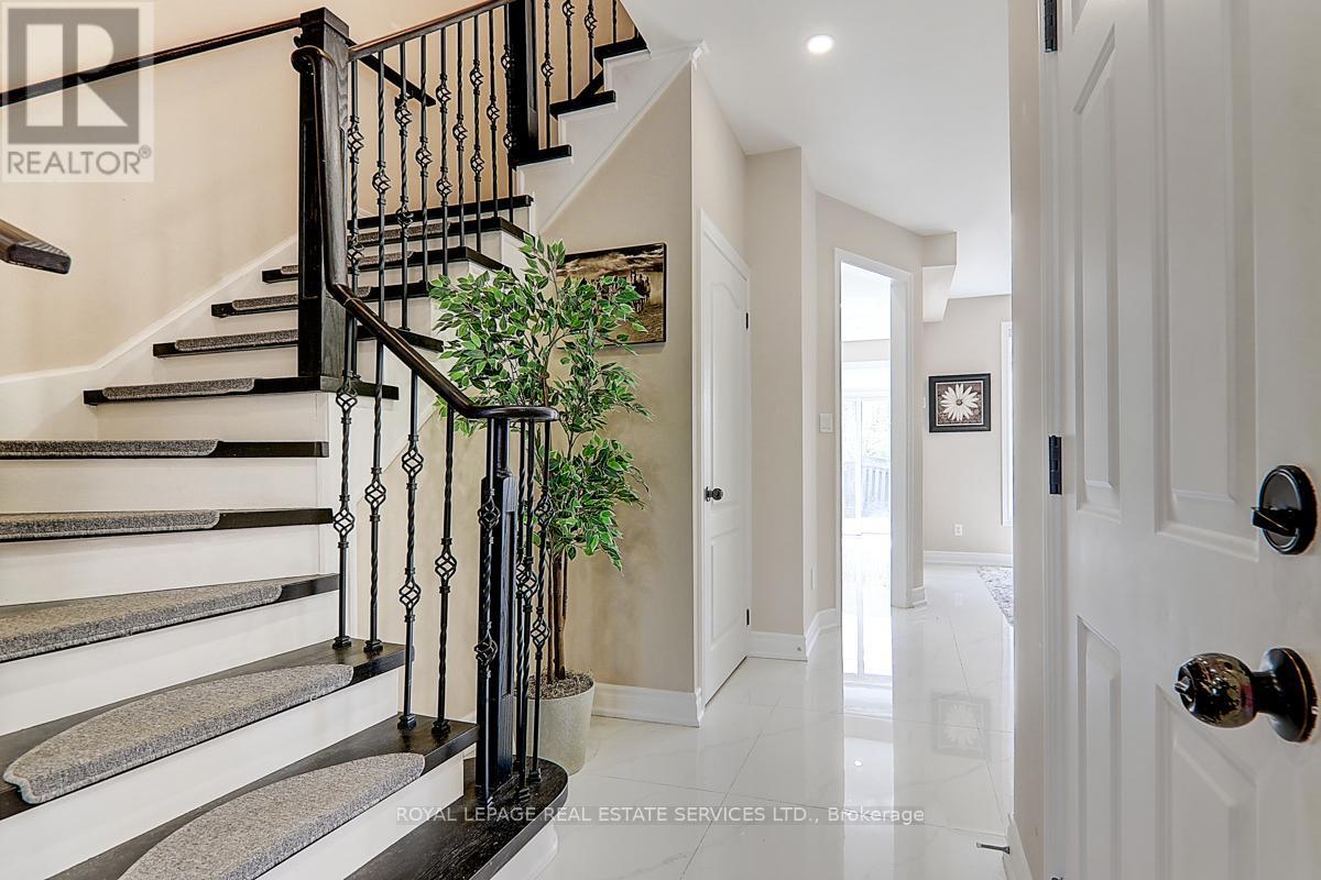 












17 VENTURE AVENUE

,
Richmond Hill,




Ontario
L4S2P2

