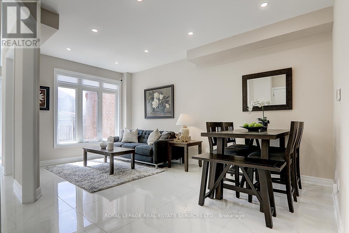 












17 VENTURE AVENUE

,
Richmond Hill,




Ontario
L4S2P2

