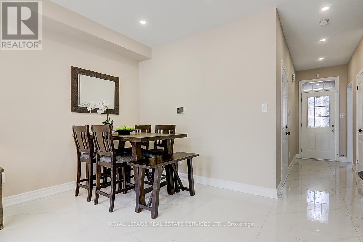 












17 VENTURE AVENUE

,
Richmond Hill,




Ontario
L4S2P2

