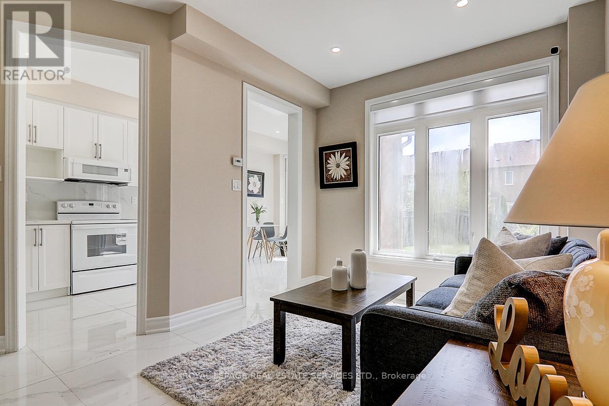 












17 VENTURE AVENUE

,
Richmond Hill,




Ontario
L4S2P2

