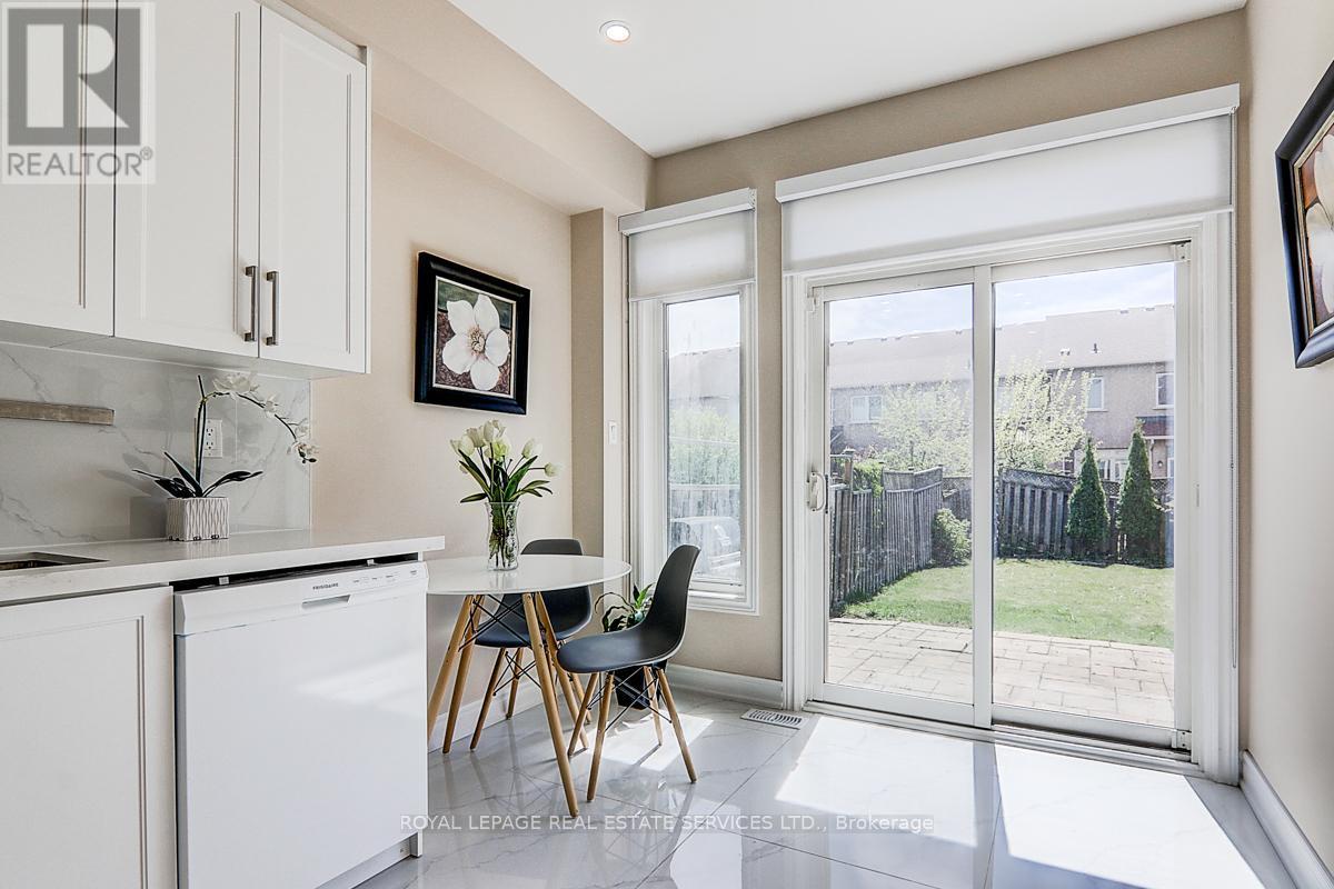 












17 VENTURE AVENUE

,
Richmond Hill,




Ontario
L4S2P2

