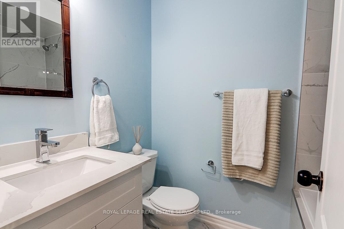 












17 VENTURE AVENUE

,
Richmond Hill,




Ontario
L4S2P2


