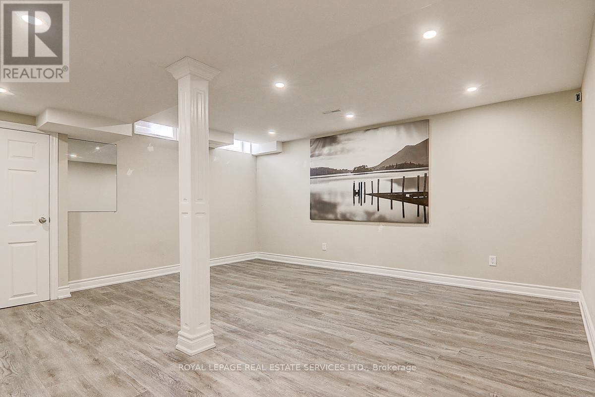












17 VENTURE AVENUE

,
Richmond Hill,




Ontario
L4S2P2

