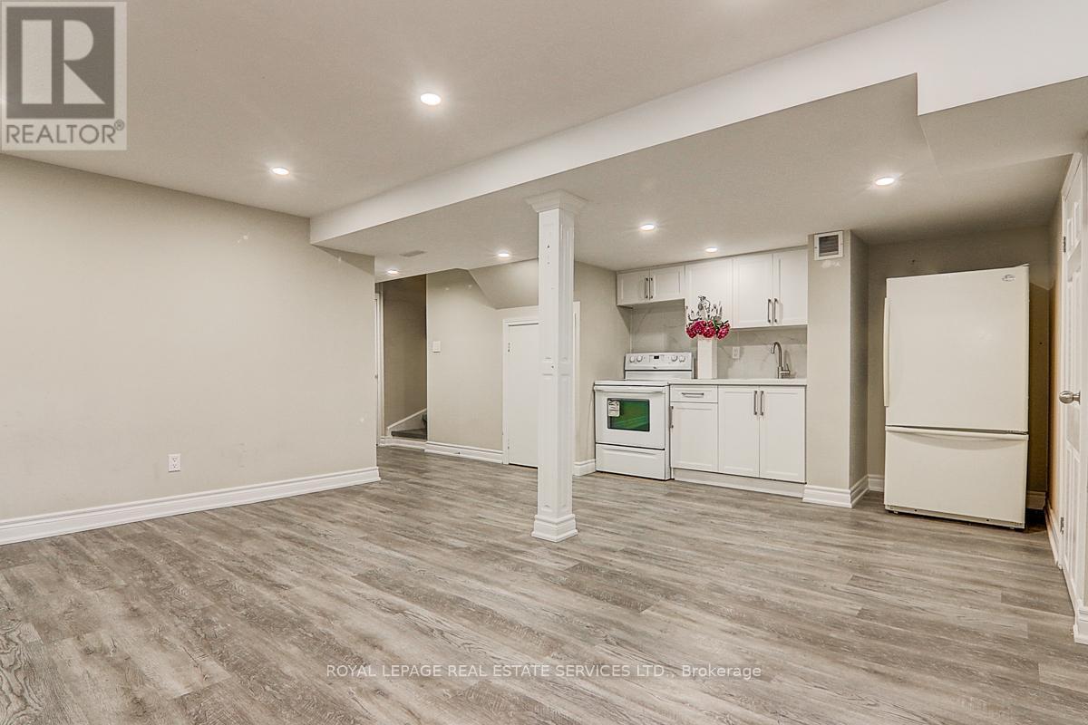 












17 VENTURE AVENUE

,
Richmond Hill,




Ontario
L4S2P2

