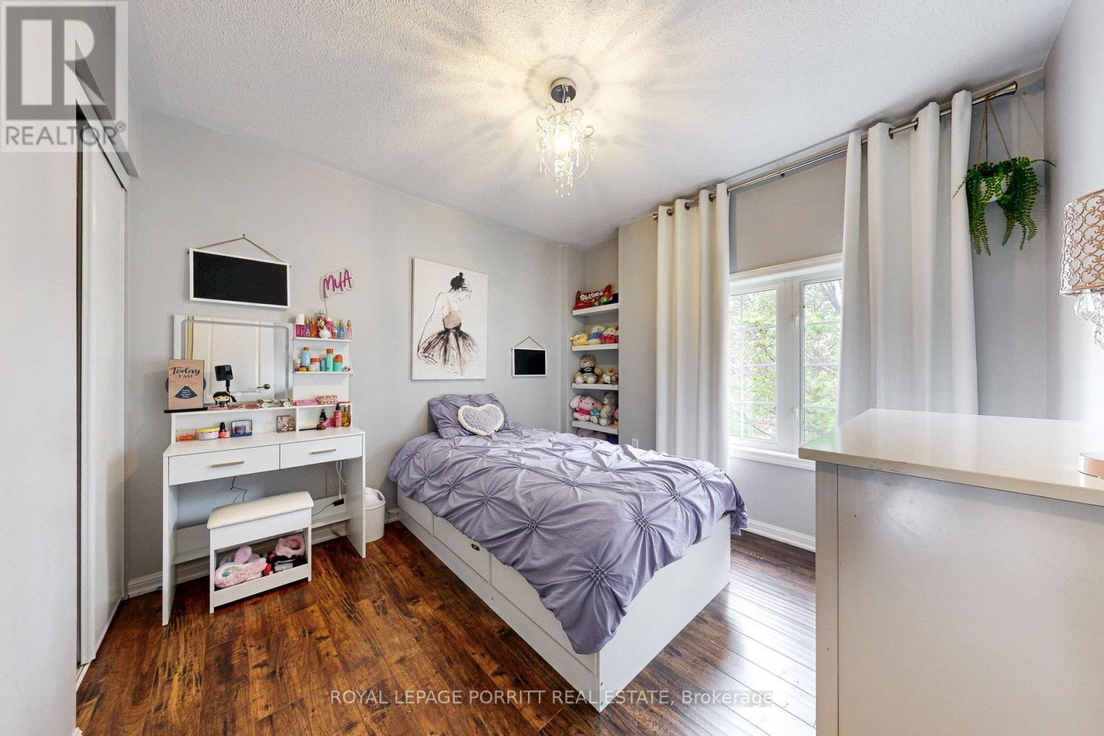 












151 DECKER HOLLOW CIRCLE S

,
Brampton,




Ontario
L6X0L4

