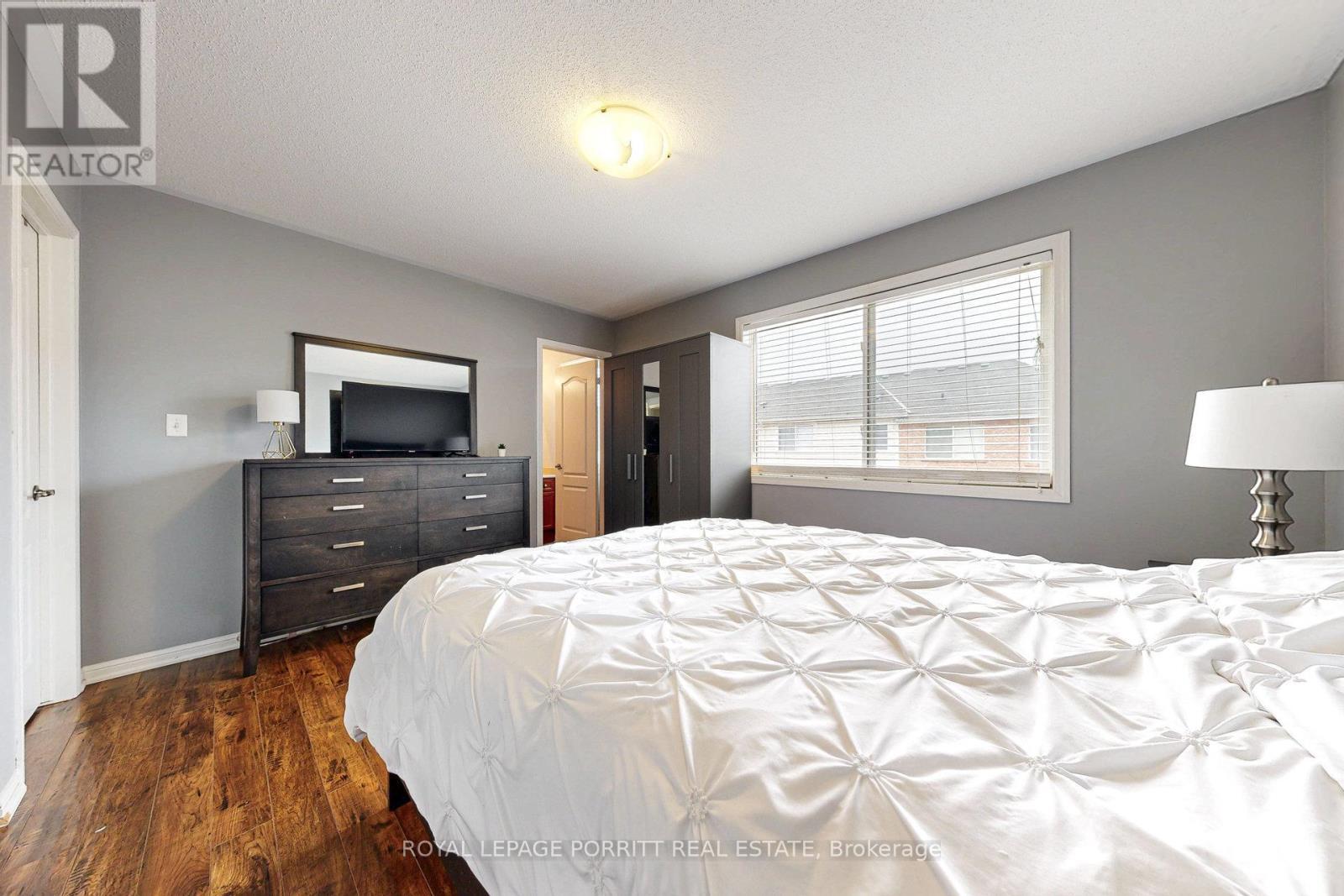












151 DECKER HOLLOW CIRCLE S

,
Brampton,




Ontario
L6X0L4

