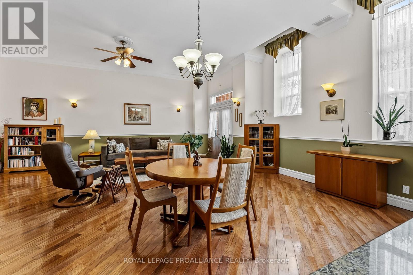












206 - 323 GEORGE STREET

,
Cobourg,




Ontario
K9A3L9

