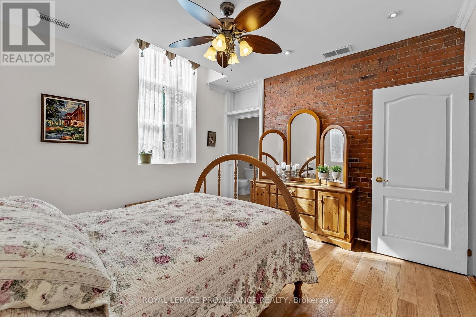 












206 - 323 GEORGE STREET

,
Cobourg,




Ontario
K9A3L9

