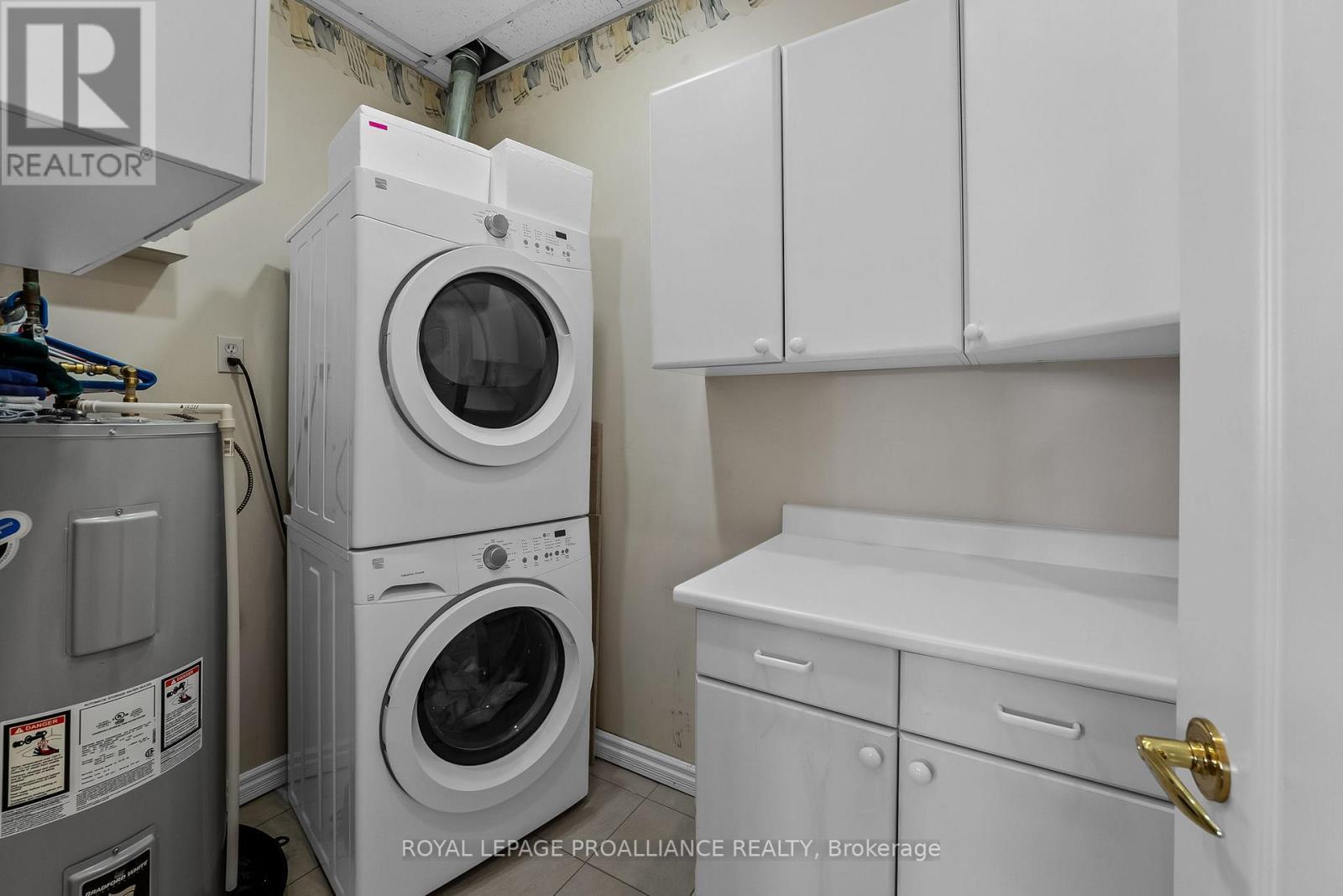 












206 - 323 GEORGE STREET

,
Cobourg,




Ontario
K9A3L9

