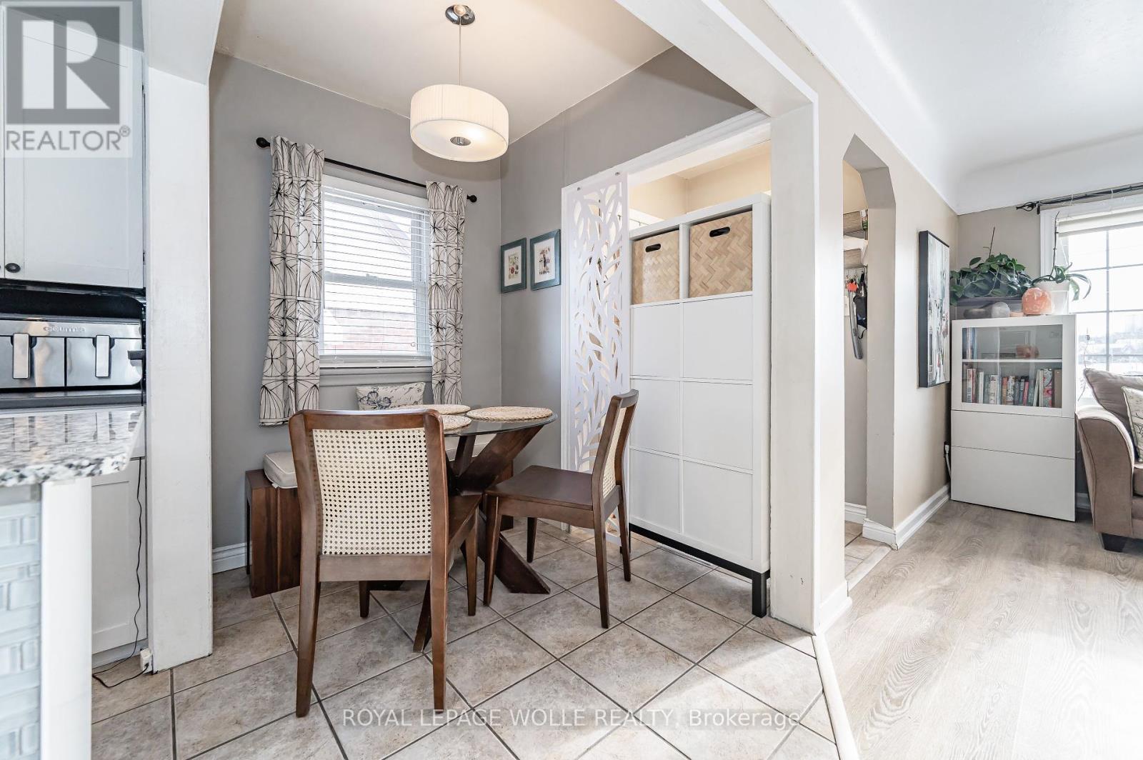 












776 ELIZABETH STREET

,
Kitchener,




Ontario
N2H6H5


