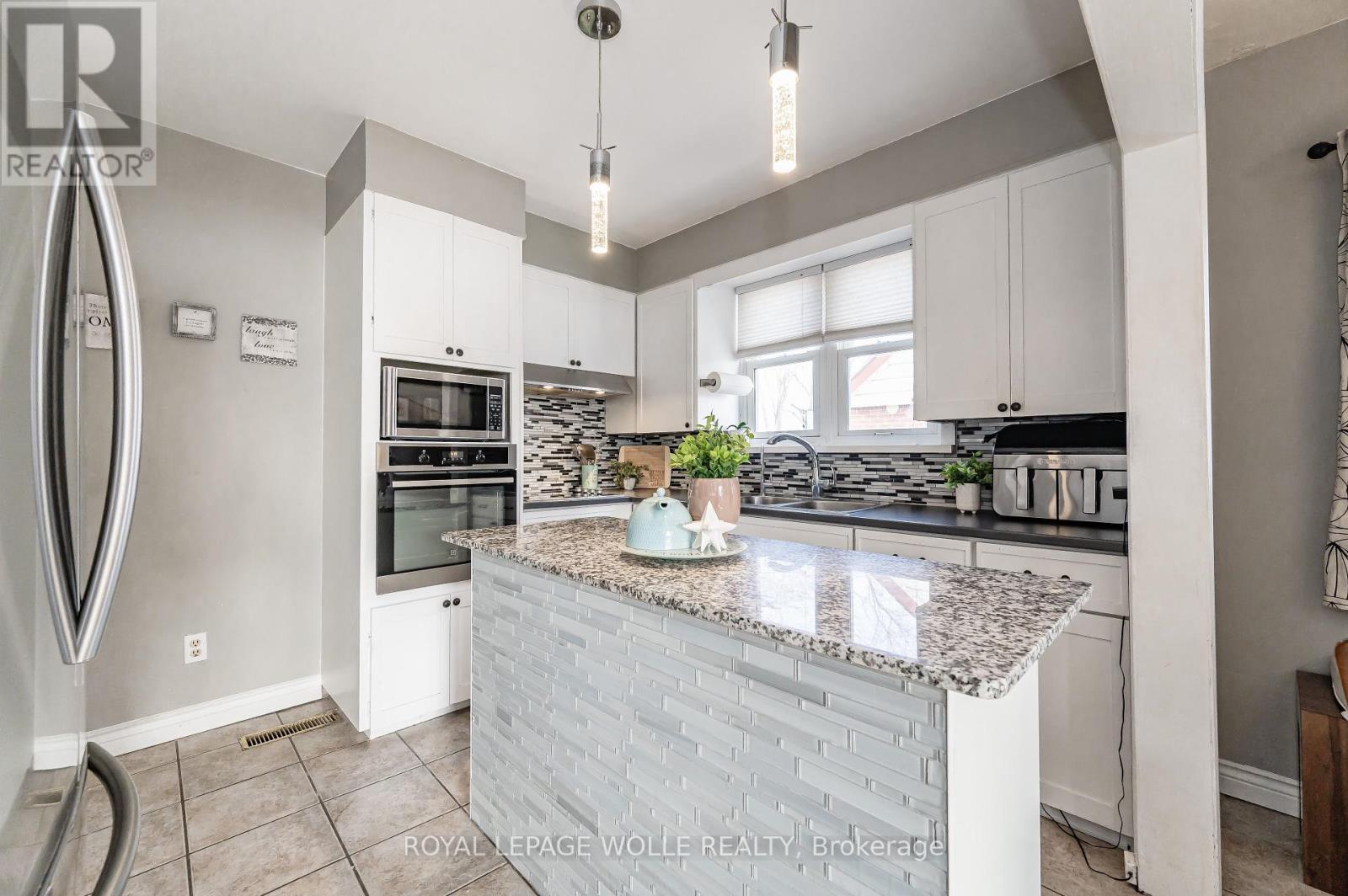 












776 ELIZABETH STREET

,
Kitchener,




Ontario
N2H6H5

