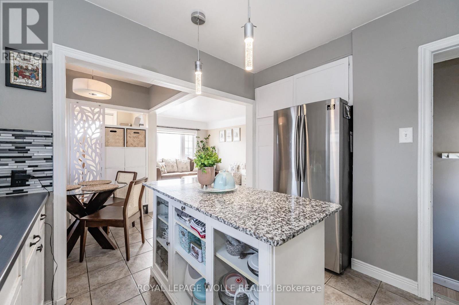 












776 ELIZABETH STREET

,
Kitchener,




Ontario
N2H6H5


