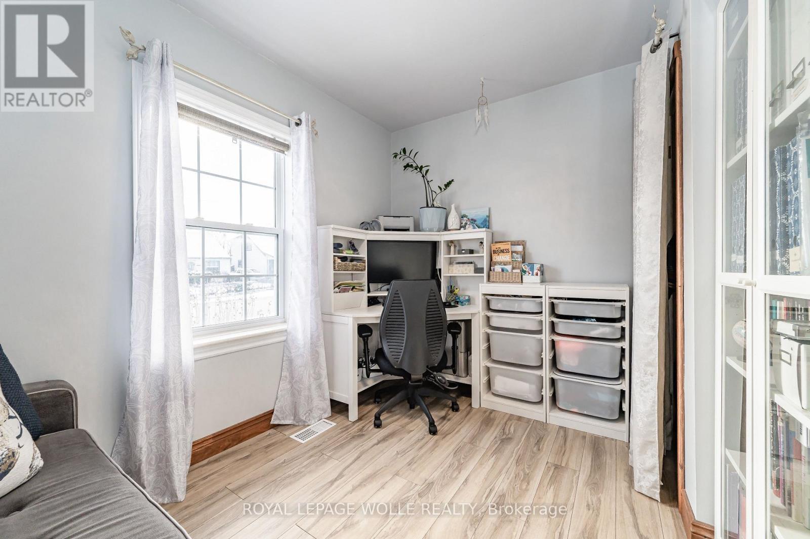 












776 ELIZABETH STREET

,
Kitchener,




Ontario
N2H6H5

