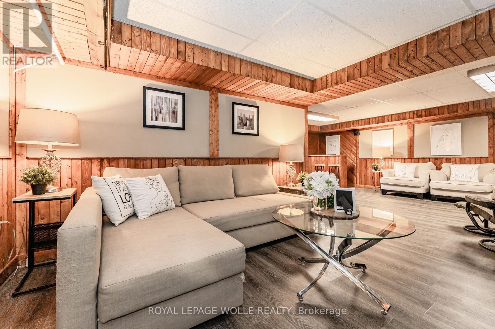 












776 ELIZABETH STREET

,
Kitchener,




Ontario
N2H6H5

