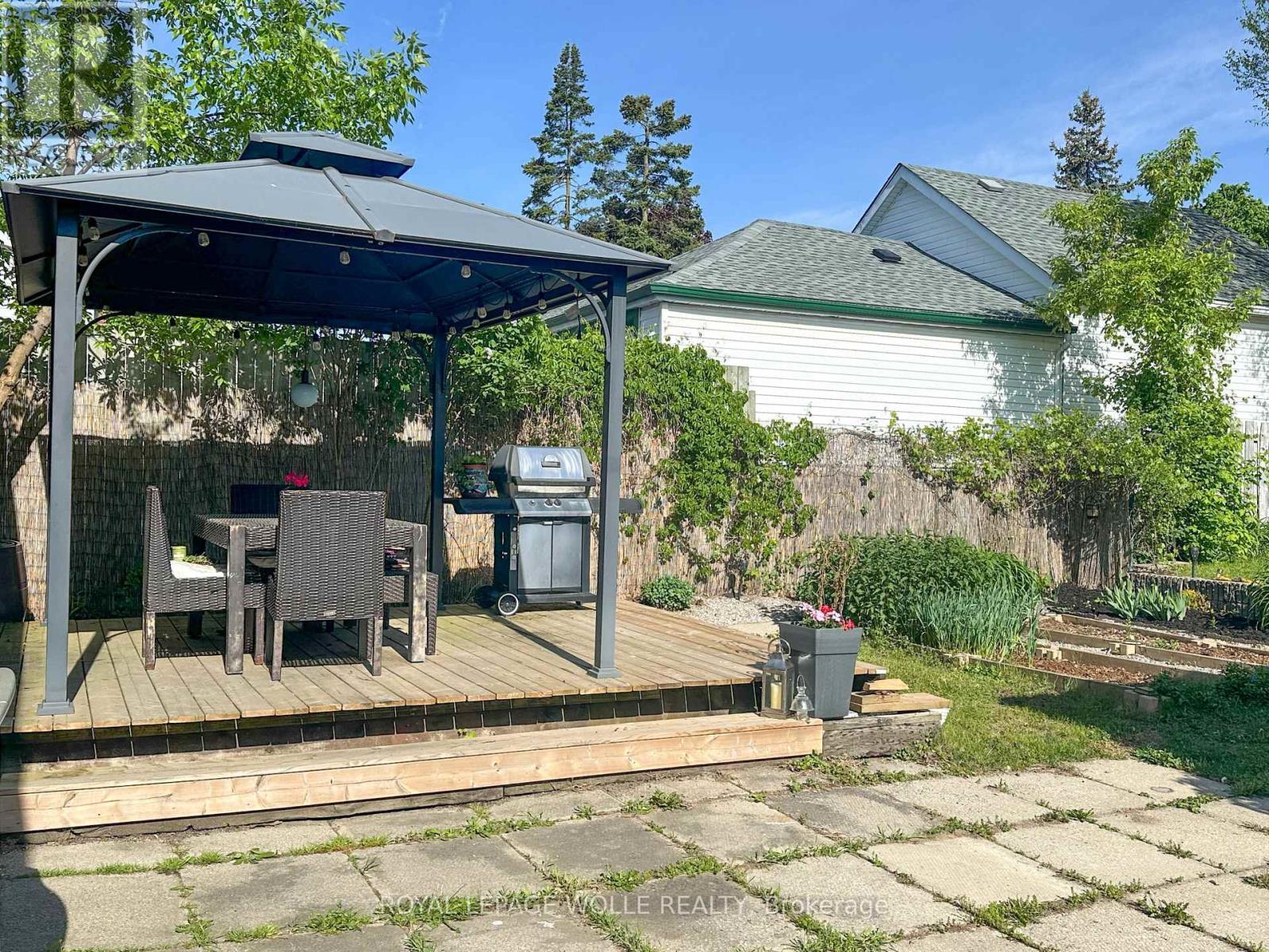 












776 ELIZABETH STREET

,
Kitchener,




Ontario
N2H6H5


