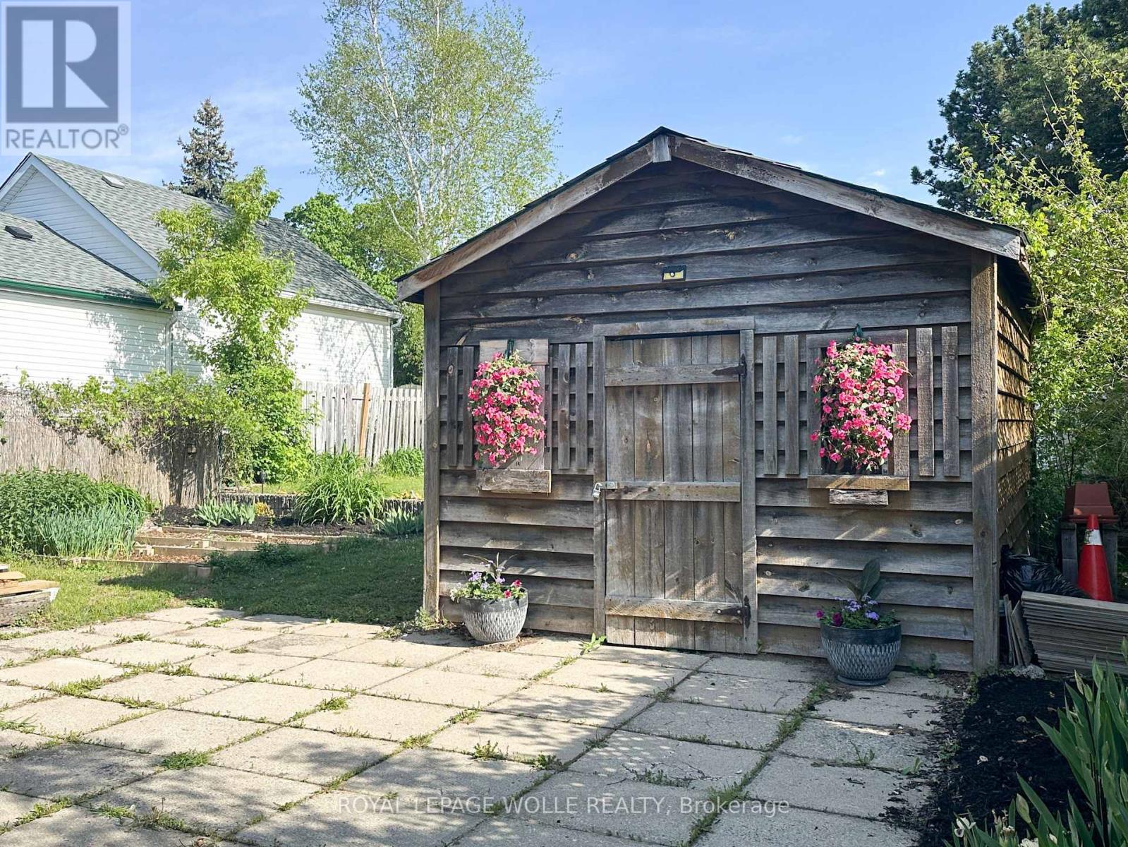 












776 ELIZABETH STREET

,
Kitchener,




Ontario
N2H6H5

