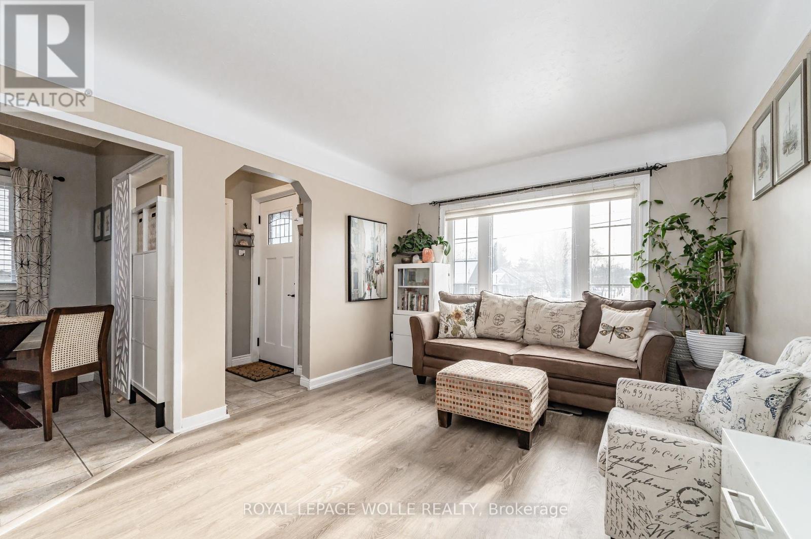 












776 ELIZABETH STREET

,
Kitchener,




Ontario
N2H6H5

