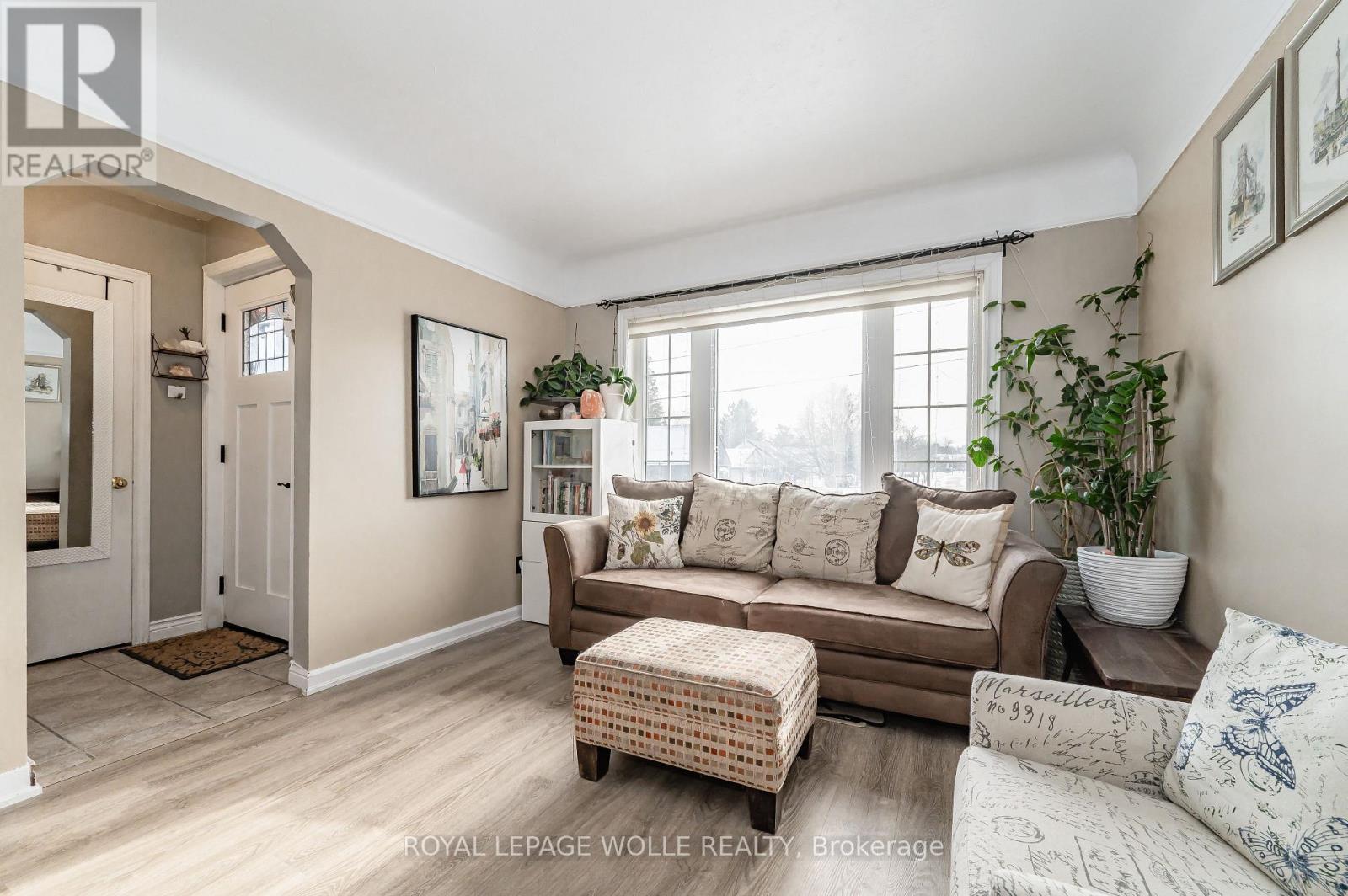 












776 ELIZABETH STREET

,
Kitchener,




Ontario
N2H6H5

