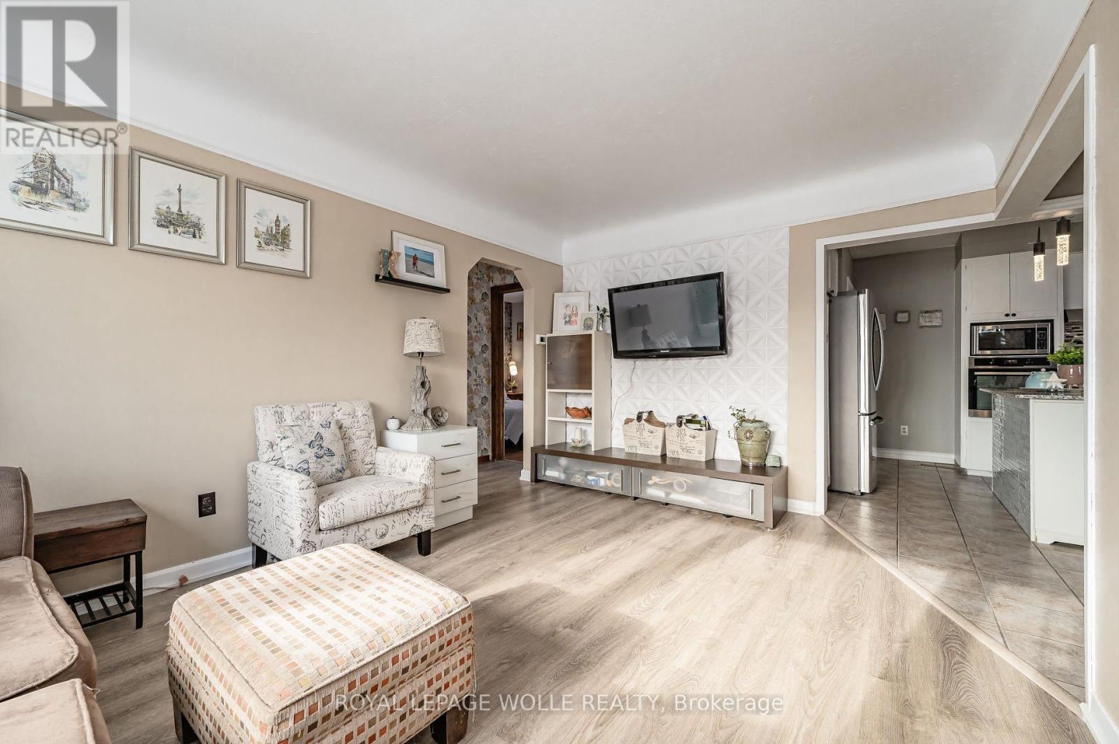 












776 ELIZABETH STREET

,
Kitchener,




Ontario
N2H6H5

