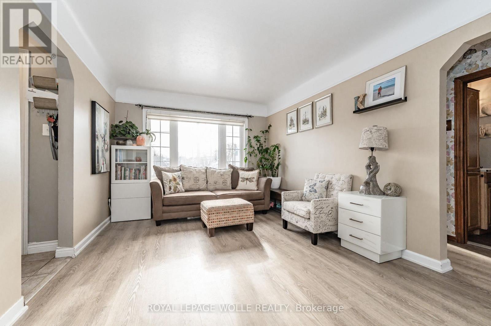 












776 ELIZABETH STREET

,
Kitchener,




Ontario
N2H6H5

