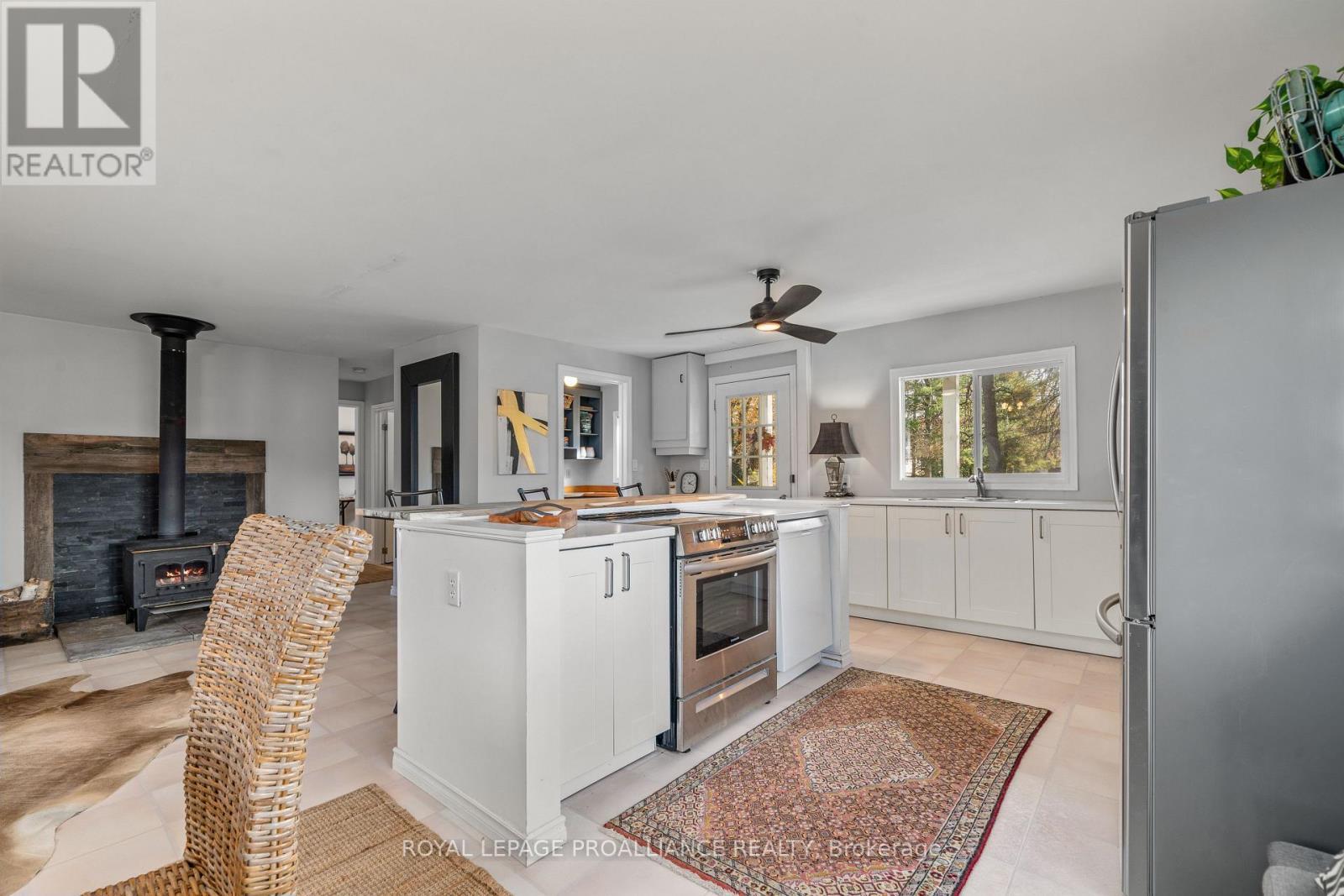 












1019 TURNER WAY

,
Frontenac (Frontenac Centre),




Ontario
K0H1B0

