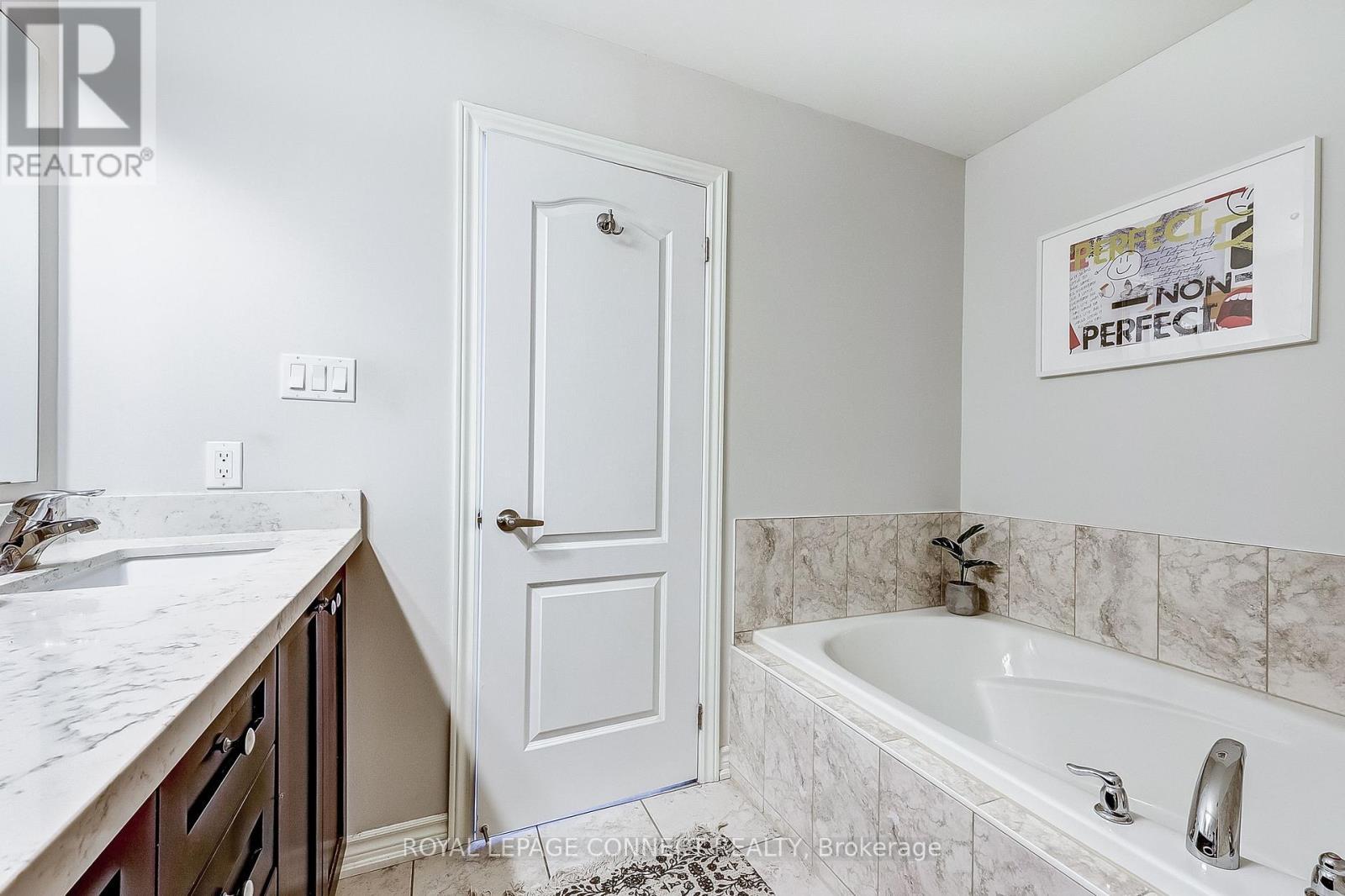 












3 MICHAEL CUMMINGS COURT

,
Uxbridge,




Ontario
L9P0E6

