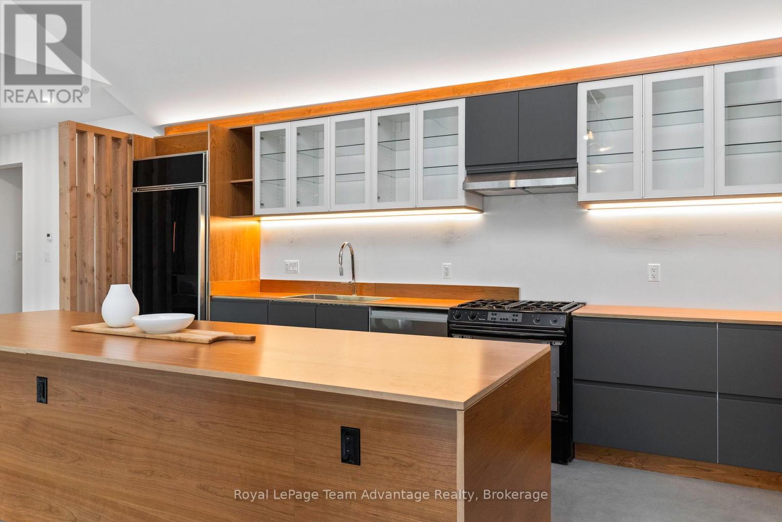 












18 - 1 CRANE WALKER ROAD

,
The Archipelago (Archipelago South),




Ontario
P2A0B7

