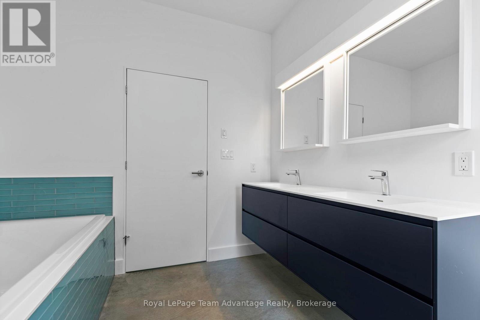 












18 - 1 CRANE WALKER ROAD

,
The Archipelago (Archipelago South),




Ontario
P2A0B7

