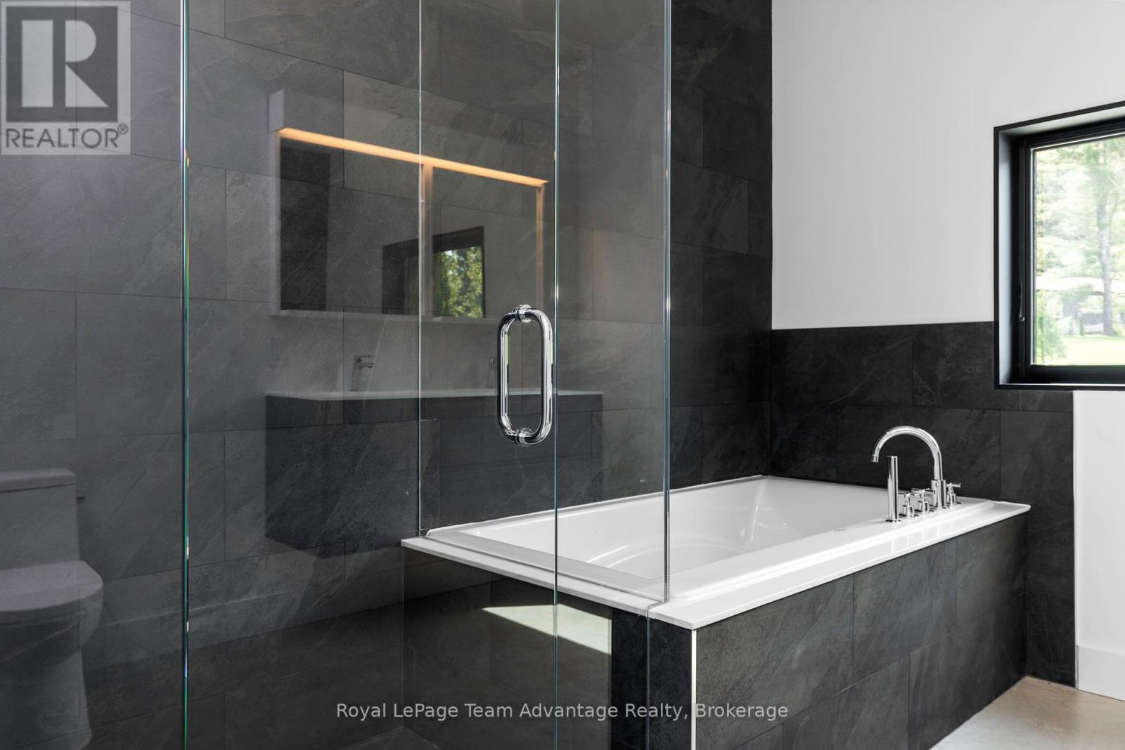 












18 - 1 CRANE WALKER ROAD

,
The Archipelago (Archipelago South),




Ontario
P2A0B7

