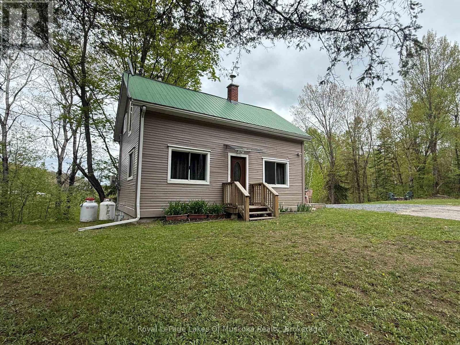 












87 FERGUSON ROAD E

,
Armour,




Ontario
P0A1C0


