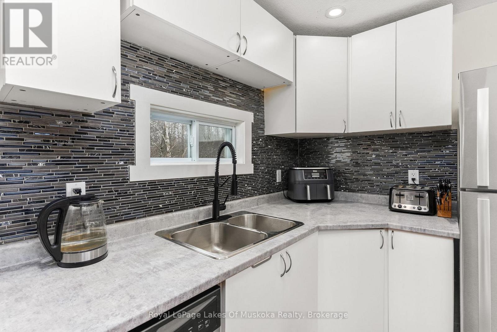 












87 FERGUSON ROAD E

,
Armour,




Ontario
P0A1C0


