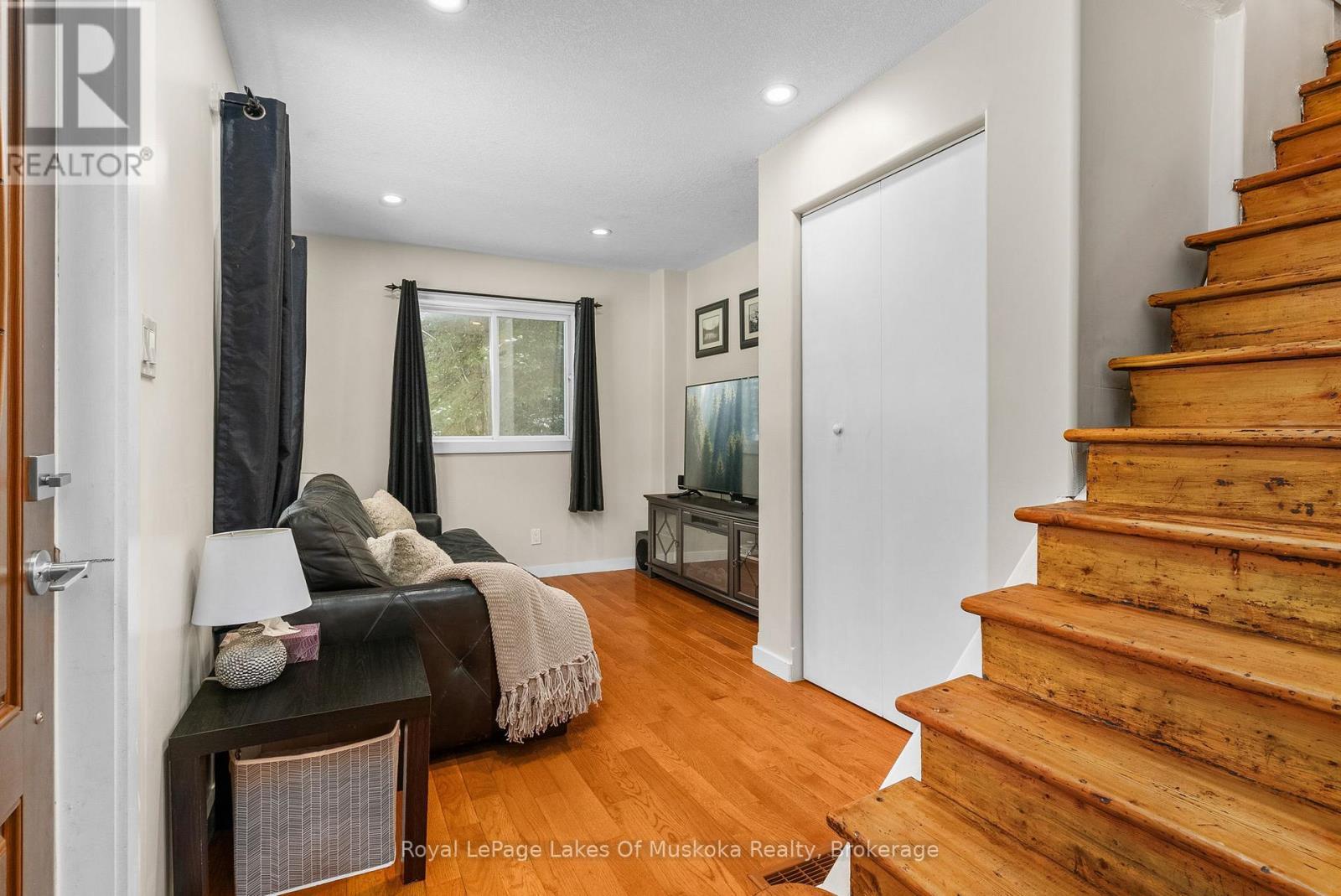












87 FERGUSON ROAD E

,
Armour,




Ontario
P0A1C0

