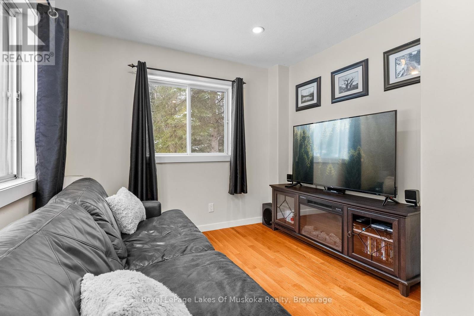 












87 FERGUSON ROAD E

,
Armour,




Ontario
P0A1C0

