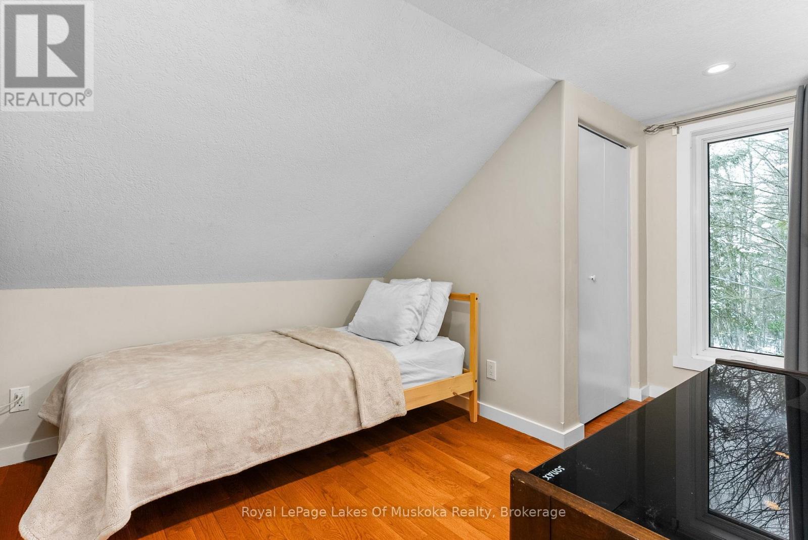 












87 FERGUSON ROAD E

,
Armour,




Ontario
P0A1C0


